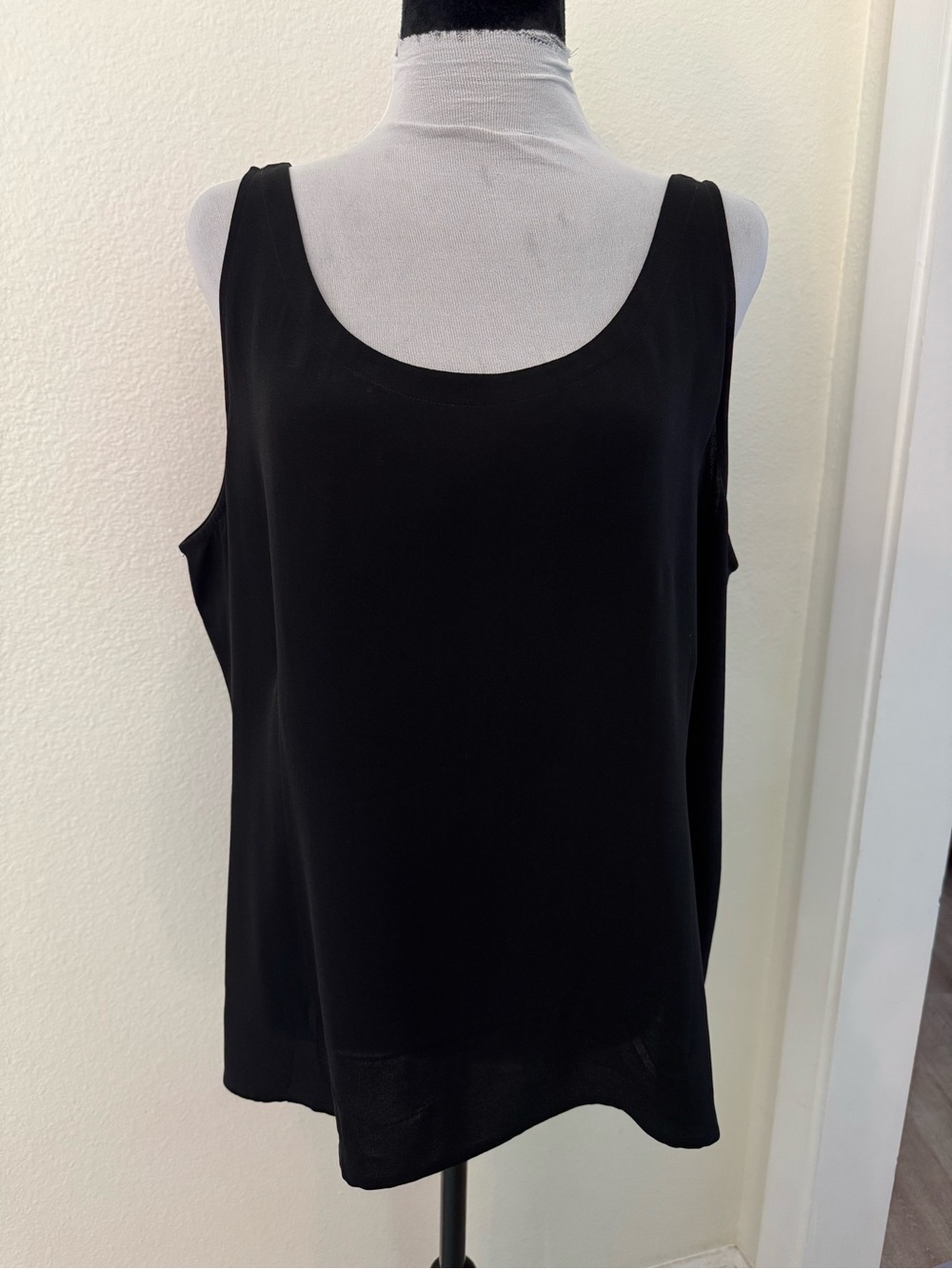 Eileen Fisher 100% Silk Women’s Black Sleeveless Scoop Neck Tank Top Blouse